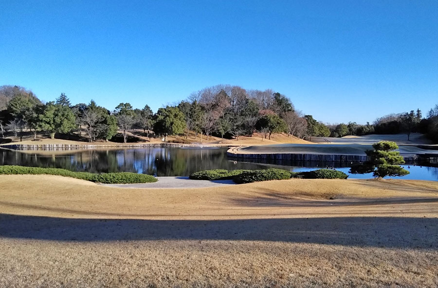 清澄ゴルフ倶楽部のクラブハウスから見たコースの風景